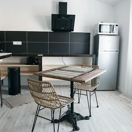 Penzion Les Du 17 Aigues-Mortes